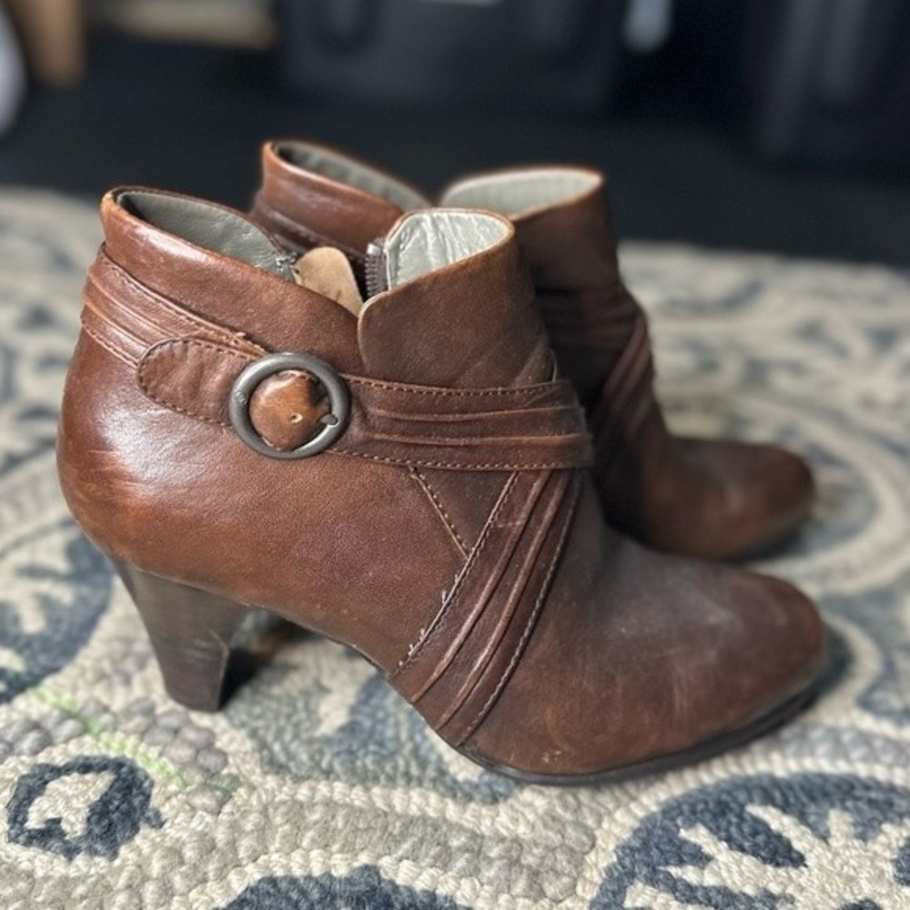 Born Brown Leather Booties Size Women’s 8
